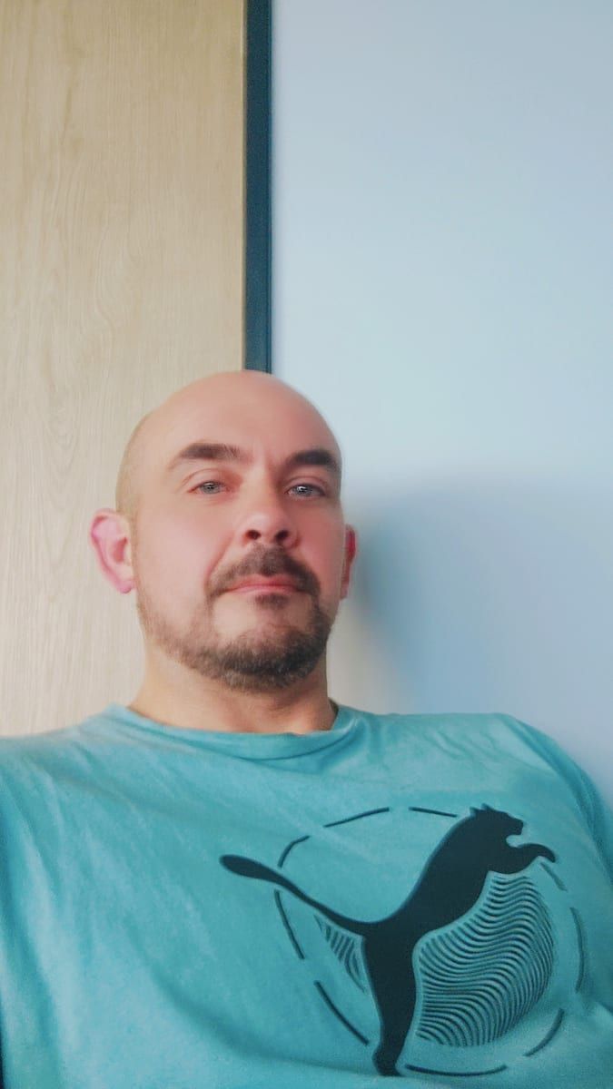 Emran - Rencontre gay à Brot-Dessous Profil de Emran, 41 ans, Rencontre gay à Brot-Dessous (Neuchâtel)