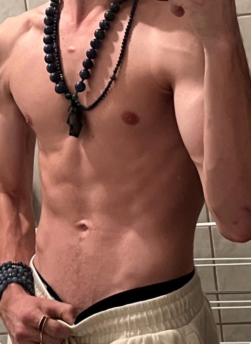 Mathyas - Rencontre gay à Auvernier Profil de Mathyas, 45 ans, Rencontre gay à Auvernier (Neuchâtel)