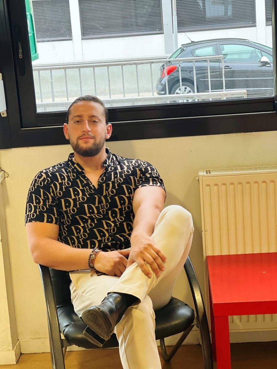 Abdel-malik - Rencontre gay à Champ-du-Moulin Profil de Abdel-malik, 23 ans, Rencontre gay à Champ-du-Moulin (Neuchâtel)