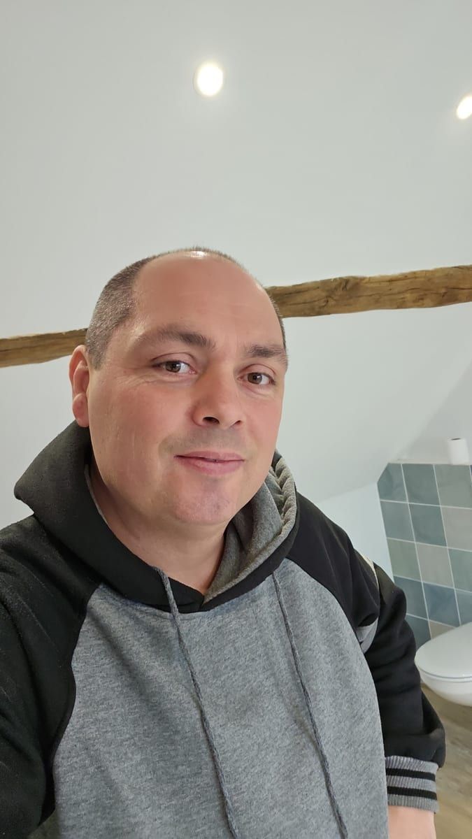 Hoang - Rencontre gay à La Cibourg Profil de Hoang, 32 ans, Rencontre gay à La Cibourg (Neuchâtel)