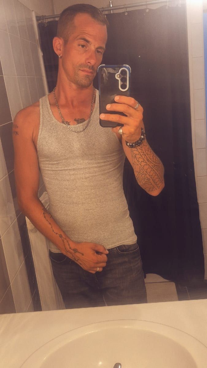 Profil de Jean-arnaud, 36 ans, Rencontre gay à Les Taillères (Neuchâtel)