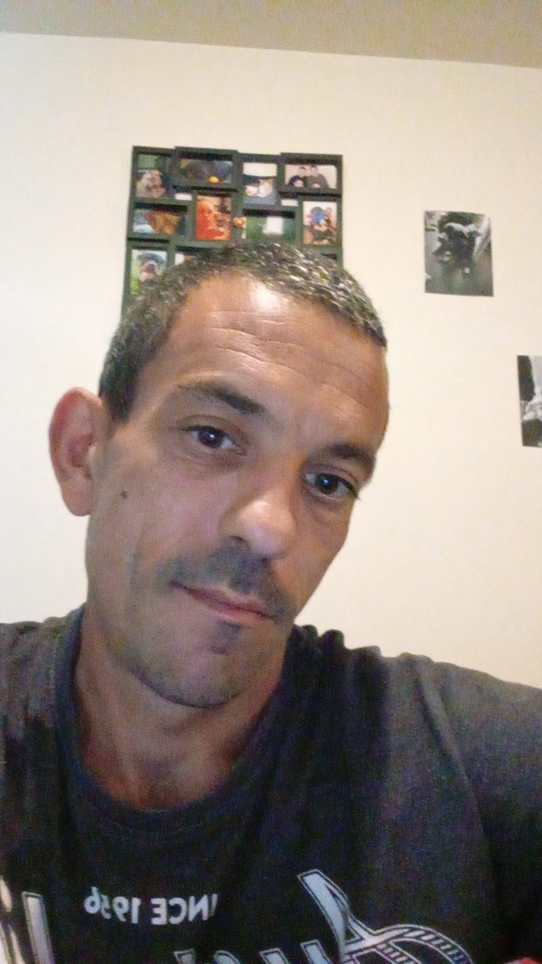 Coddy - Rencontre gay à Brot-Dessous Profil de Coddy, 42 ans, Rencontre gay à Brot-Dessous (Neuchâtel)