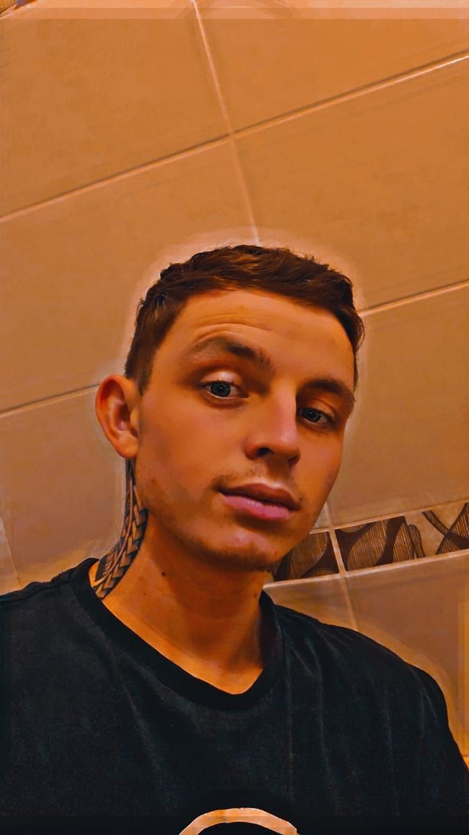 Raffael - Rencontre gay à La Côte-aux-Fées Profil de Raffael, 37 ans, Rencontre gay à La Côte-aux-Fées (Neuchâtel)