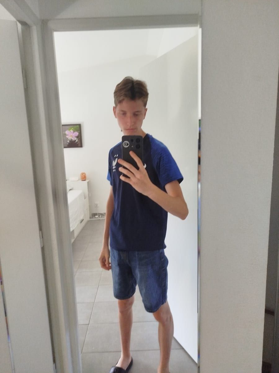Jaden - Rencontre gay à Cressier NE Profil de Jaden, 23 ans, Rencontre gay à Cressier NE (Neuchâtel)
