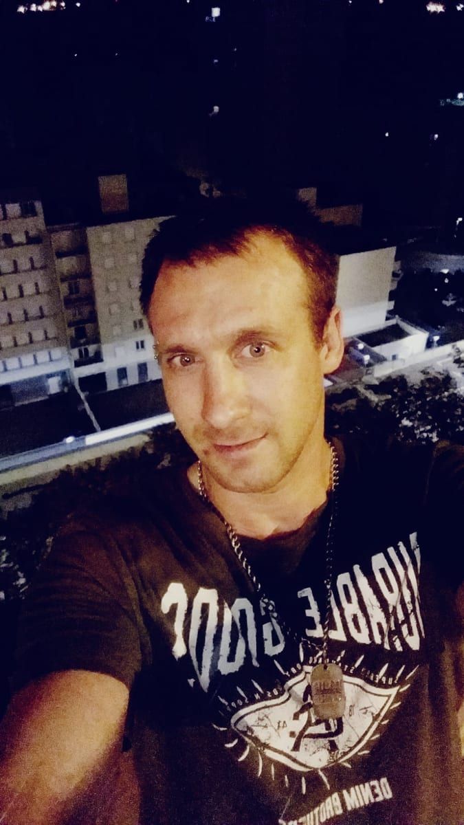Eloic - Rencontre gay à Le Landeron Profil de Eloic, 37 ans, Rencontre gay à Le Landeron (Neuchâtel)
